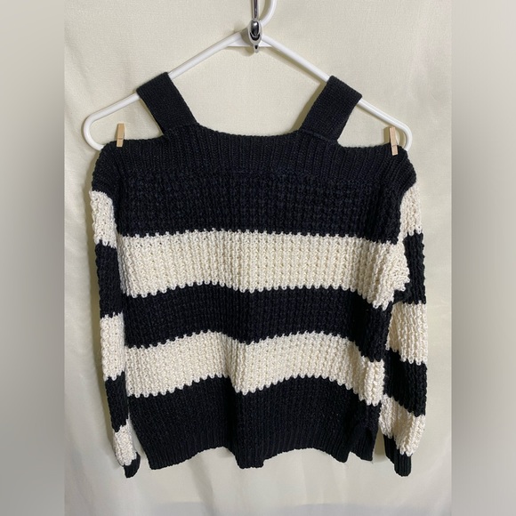 Hooked Up by I.O.T Sweater - Picture 4 of 4